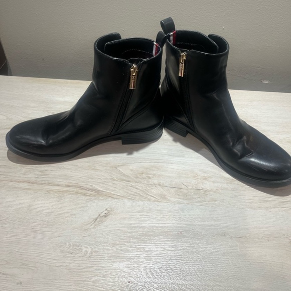 Tommy Hilfiger booties
